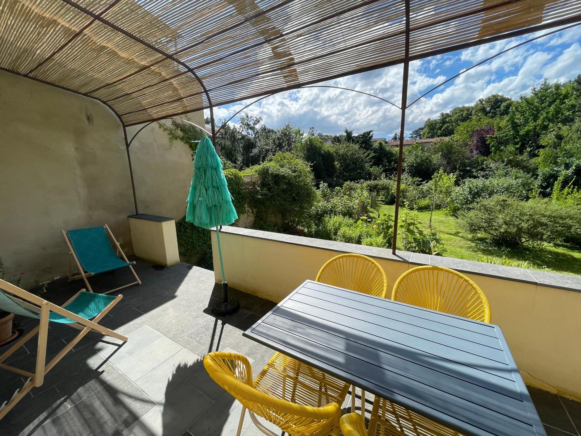 Gite Avec Terrasse Saint-Saturnin  Exterior foto